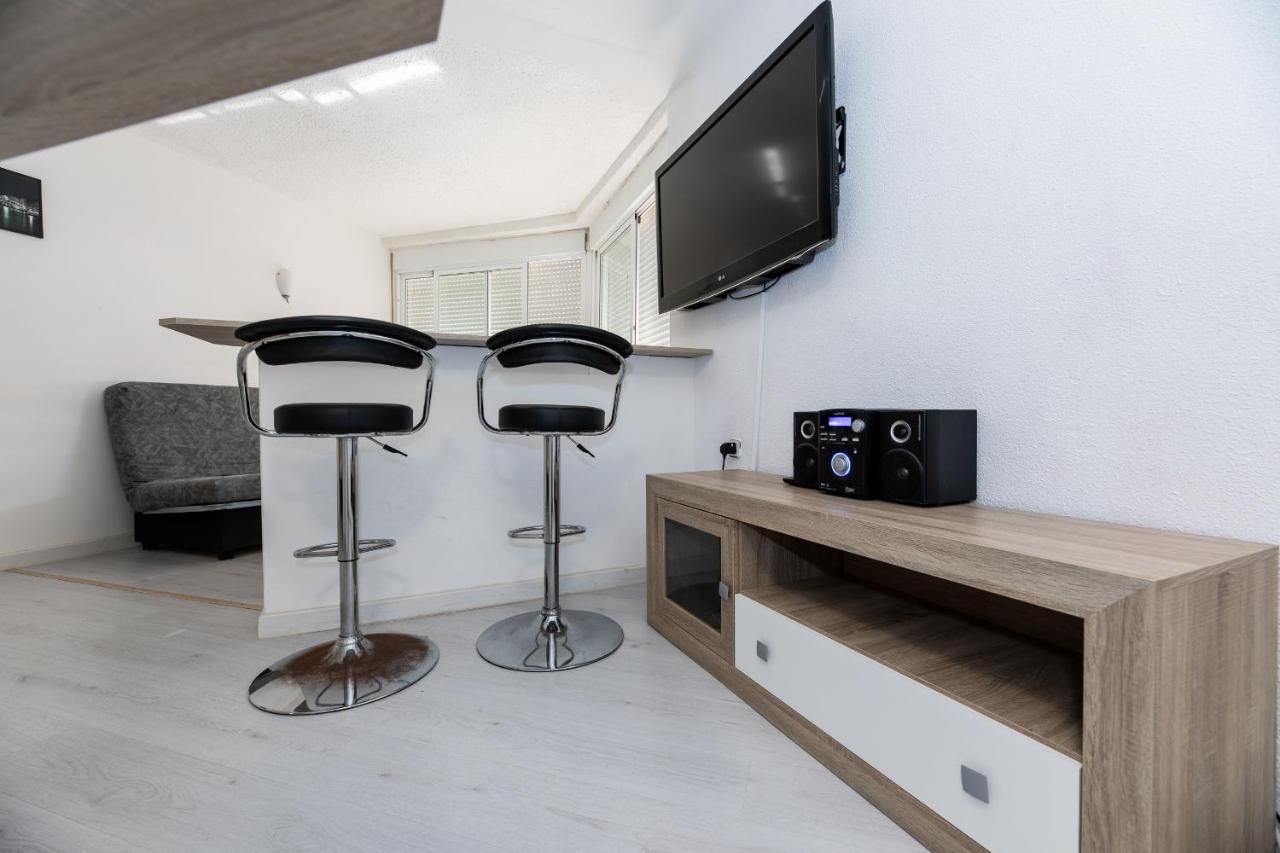 Bright Studio With The Seaview And Swimming Pool Apartment Mũi đất La Manga Ngoại thất bức ảnh